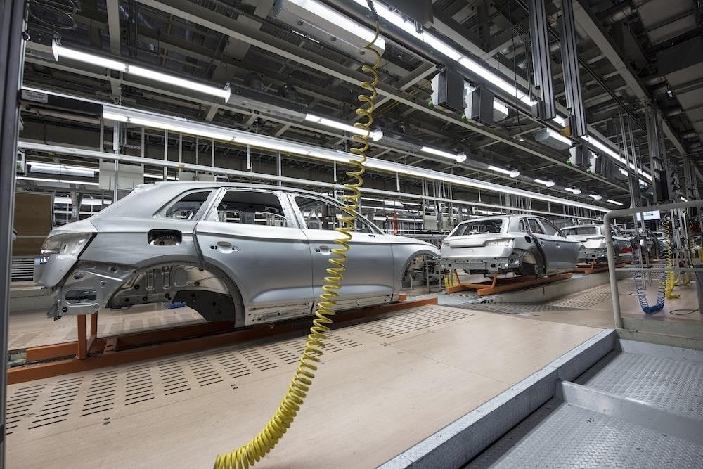 Industry 4.0 Evolution: Transforming Manufacturing with Network-Aware Applications